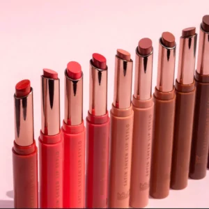 Stylo à lèvres MUA Satin Sheen Lip Stylo teinte Sincere, finition satinée et hydratante pour des lèvres douces et éclatantes, disponible en parapharmacie à Kénitra et parapharmacie en ligne.